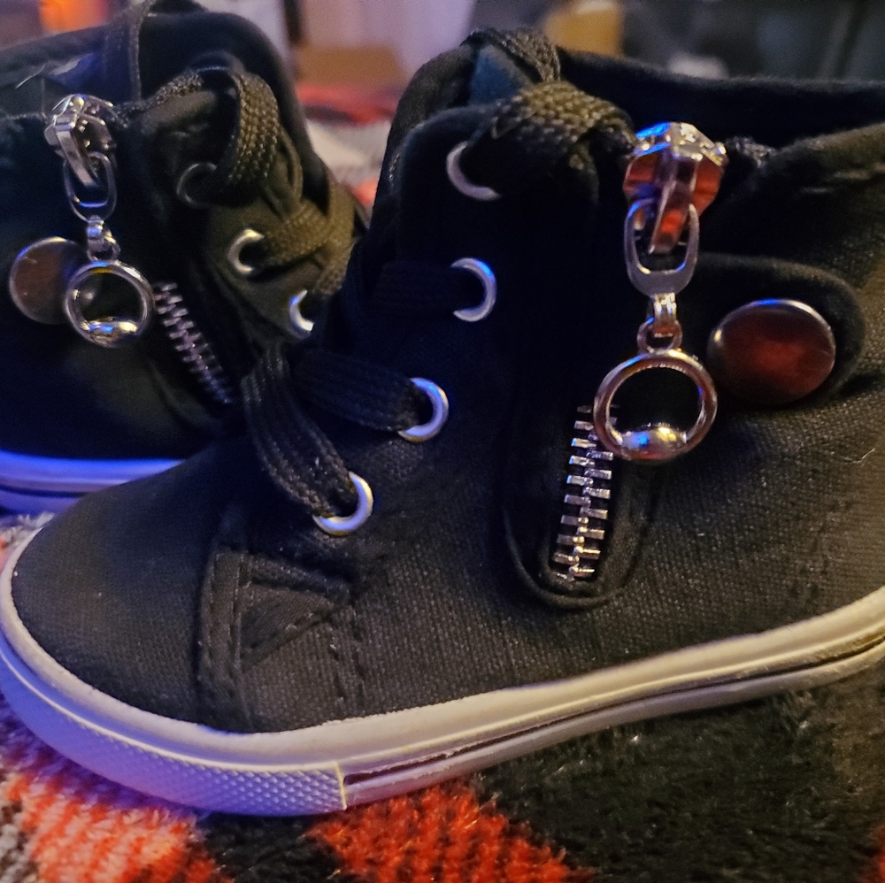 Size 5 Toddler Star High top shoes